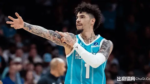 马来西亚公开赛羽毛球：伍家朗爆冷逆转击败中国选手挺进八强，周四对决法国新星挑战者